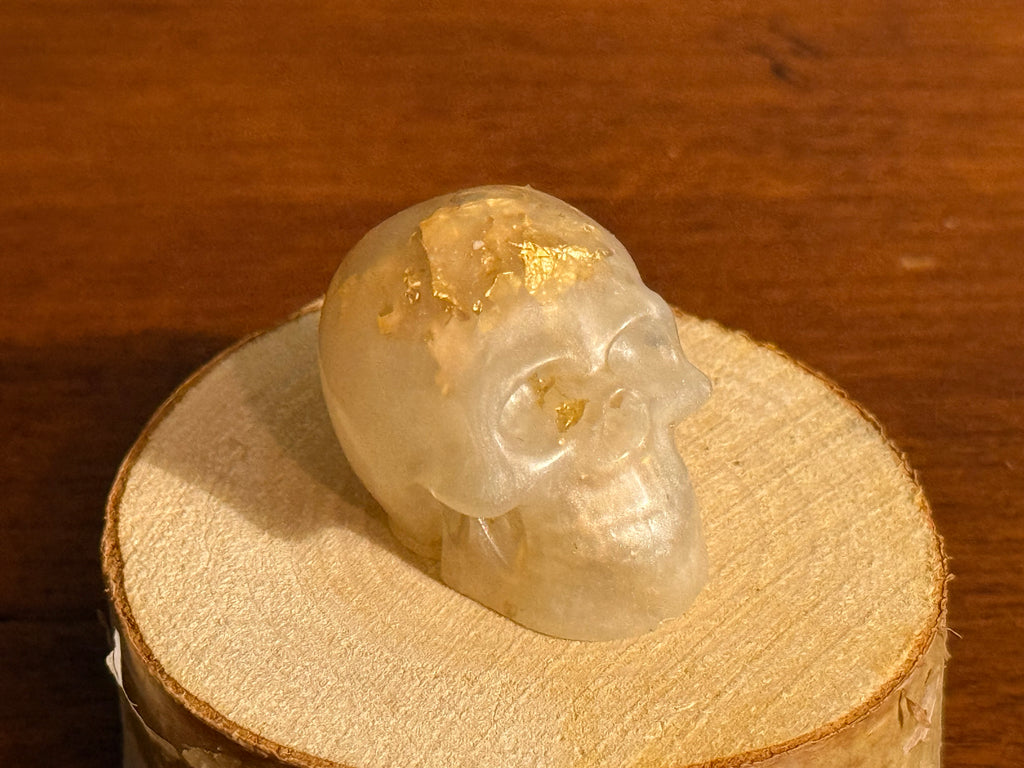 Fancy Goldflake Resin Mini Skull