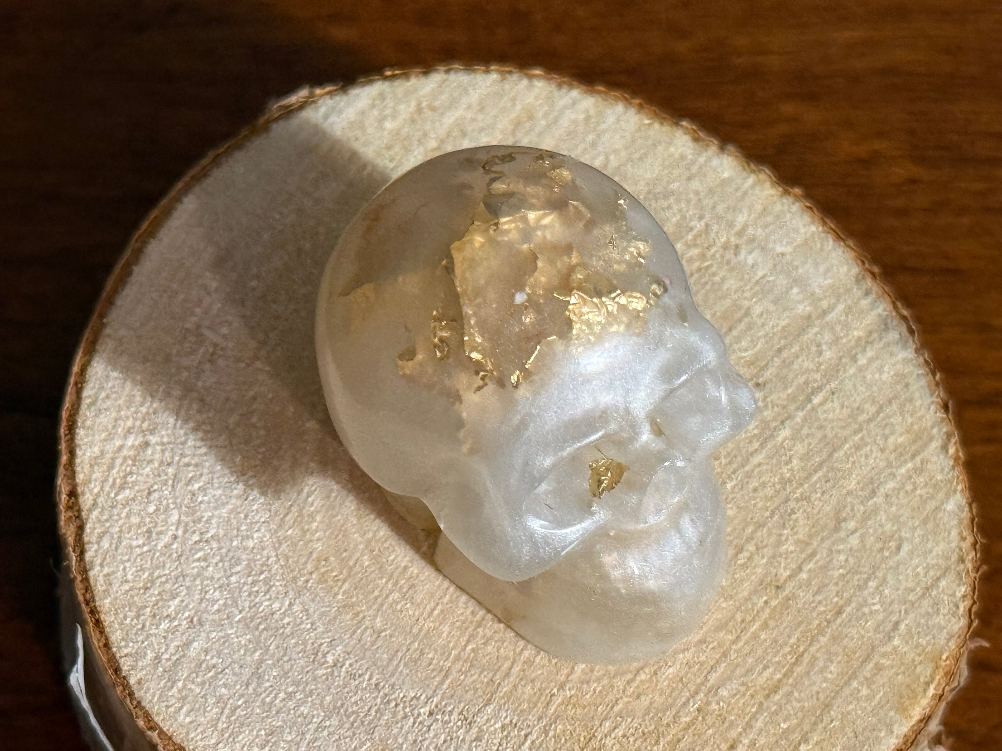 Fancy Goldflake Resin Mini Skull