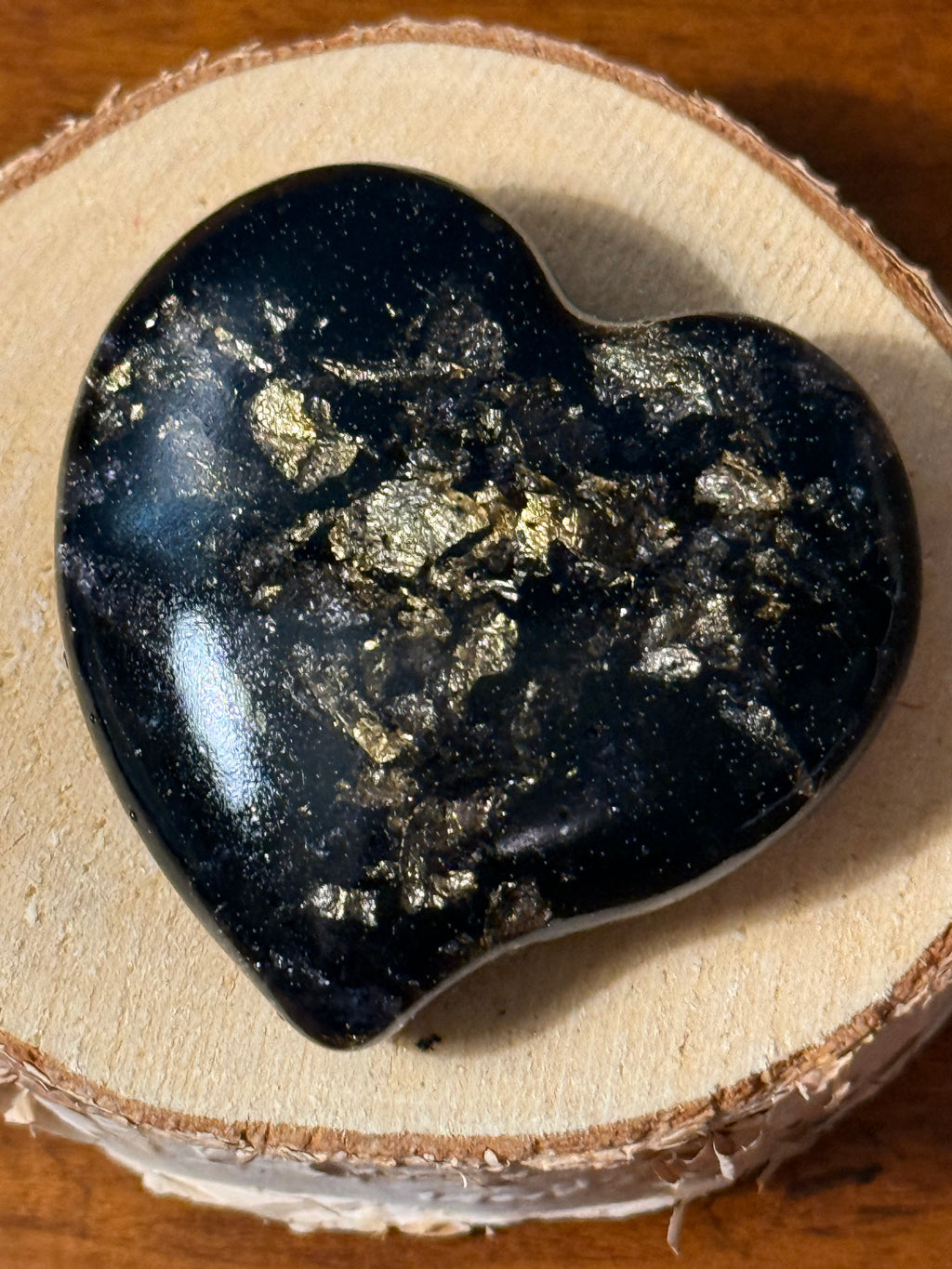 Black Gold Flake Pocket Hug Heart - Resin Keepsake