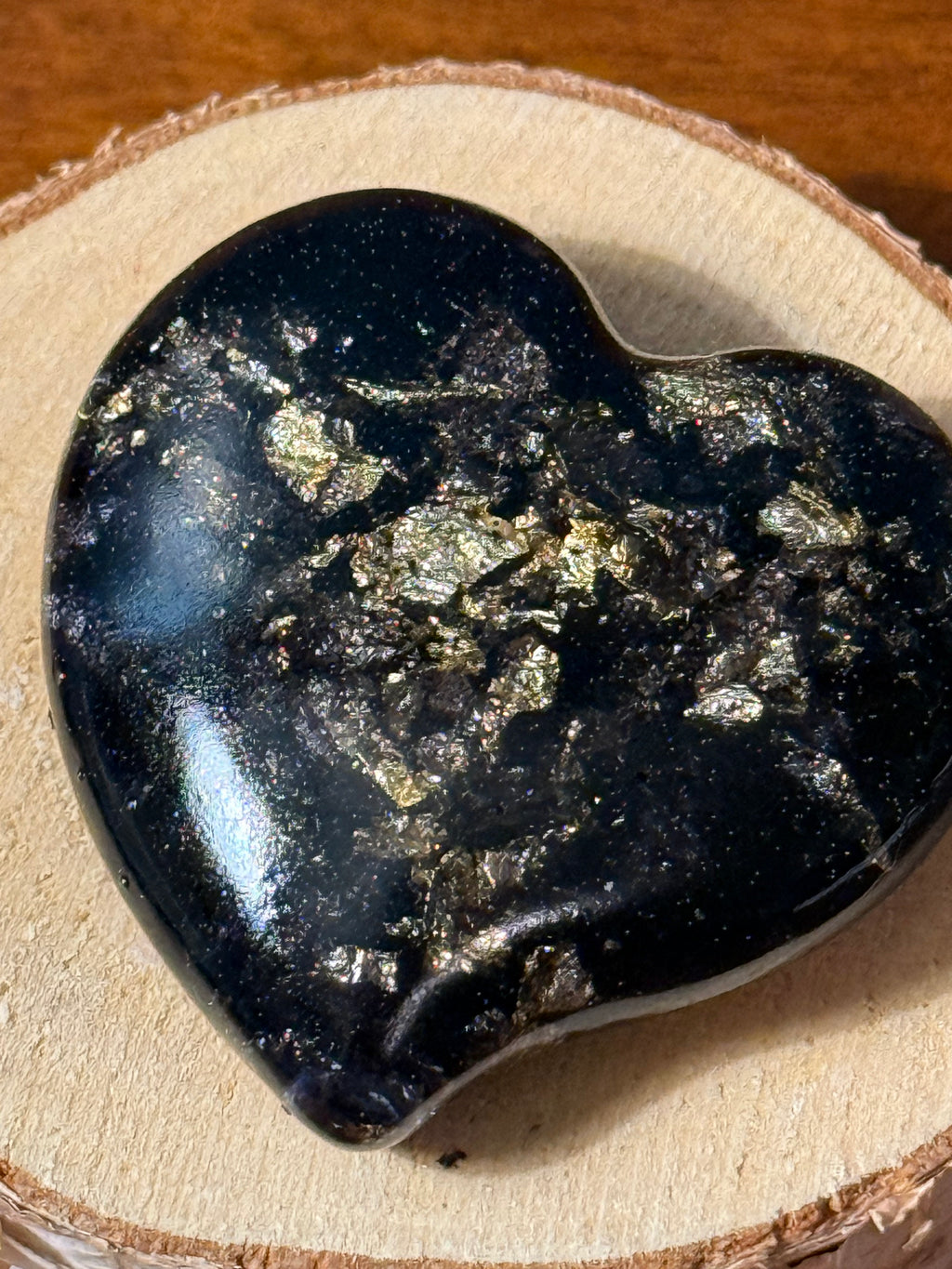 Black Gold Flake Pocket Hug Heart - Resin Keepsake