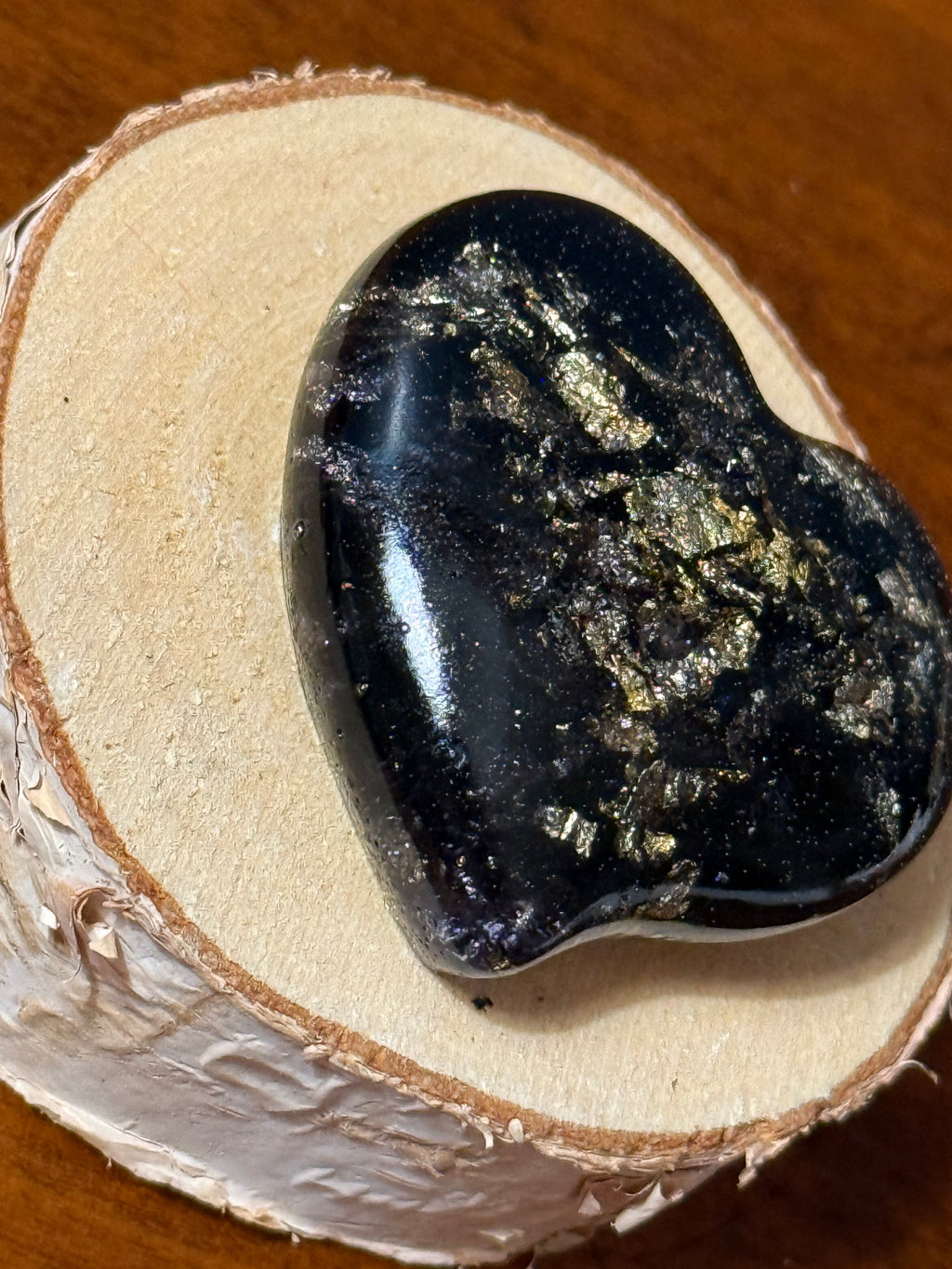 Black Gold Flake Pocket Hug Heart - Resin Keepsake